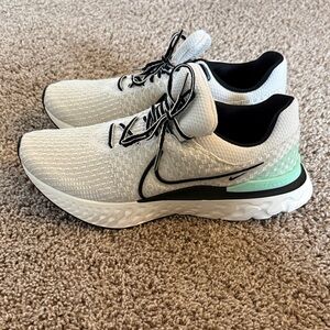 Nike Infinity Run Flyknit 3
